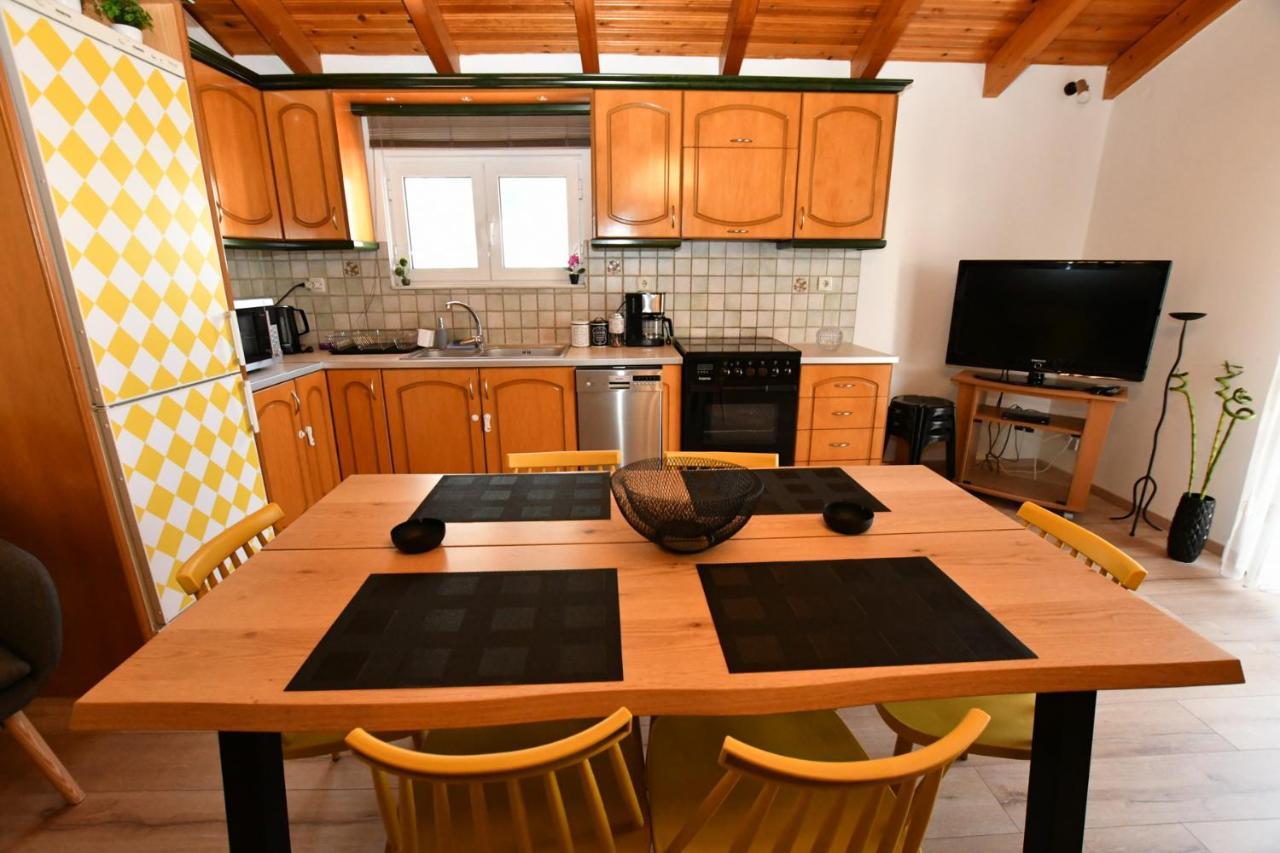 Downtown Loft Lägenhet Aigio Exteriör bild