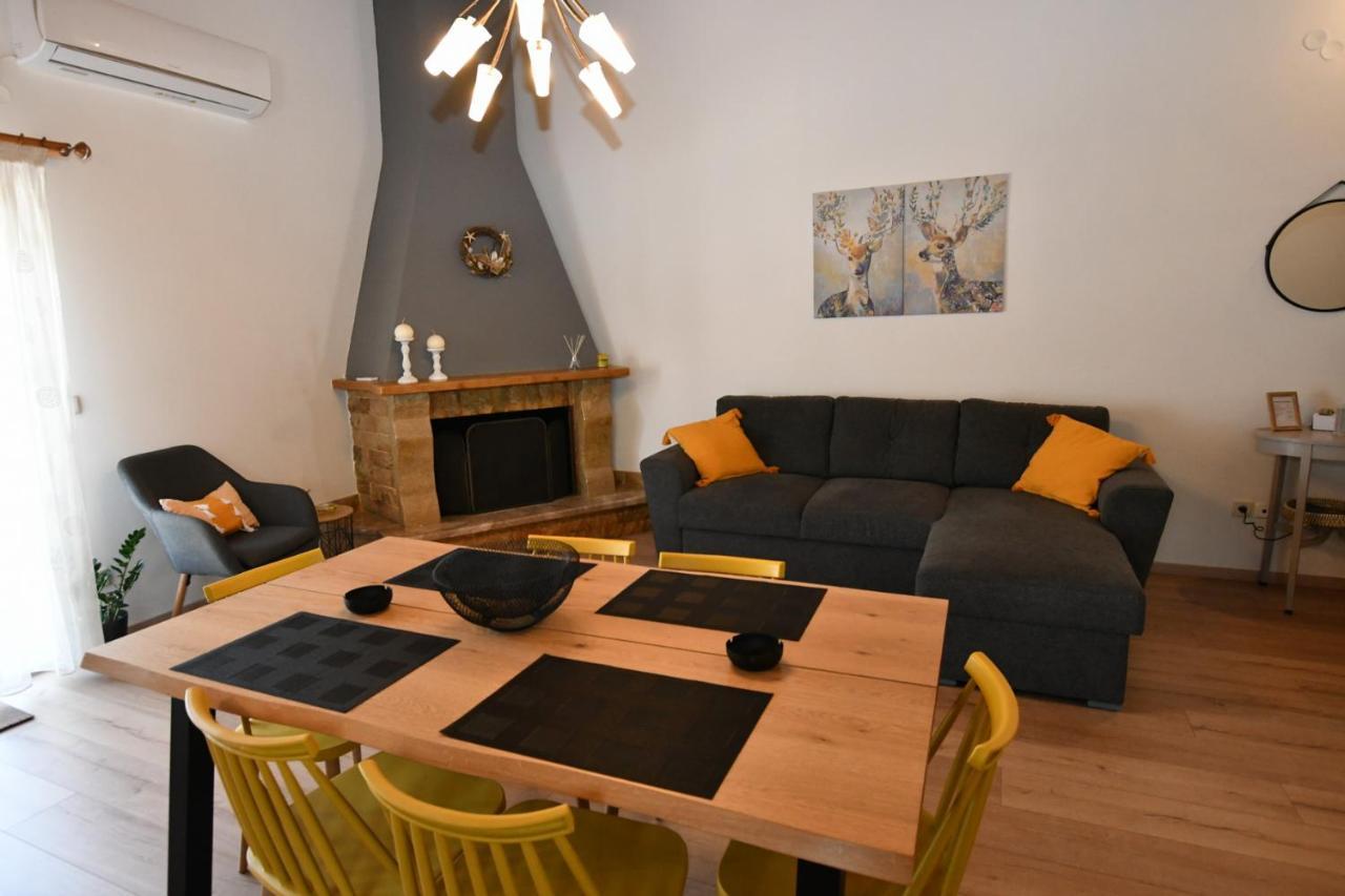 Downtown Loft Lägenhet Aigio Exteriör bild