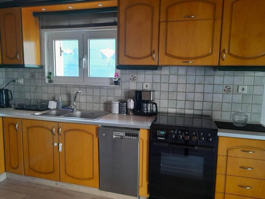 Downtown Loft Lägenhet Aigio Exteriör bild