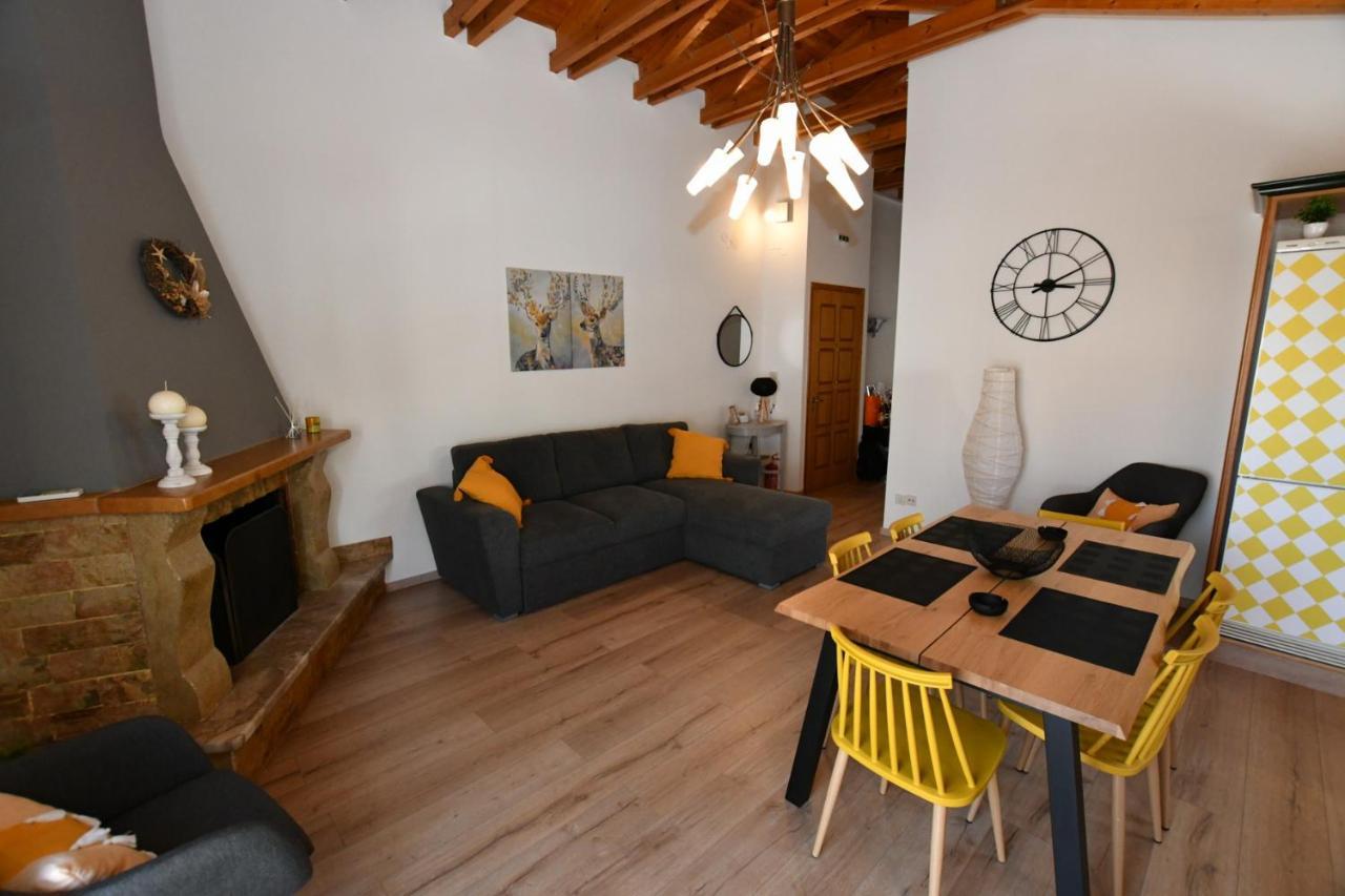 Downtown Loft Lägenhet Aigio Exteriör bild