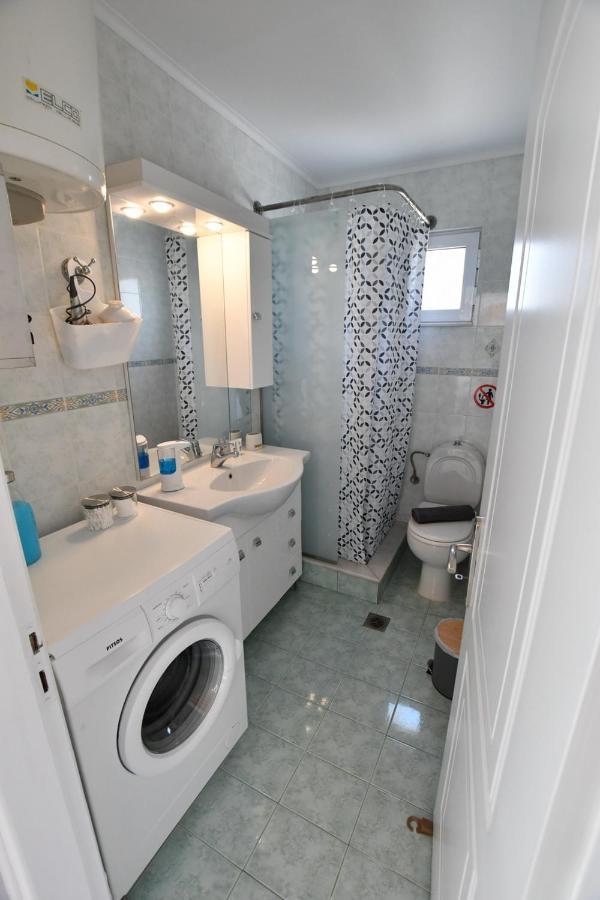 Downtown Loft Lägenhet Aigio Exteriör bild