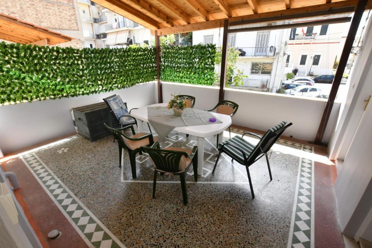 Downtown Loft Lägenhet Aigio Exteriör bild
