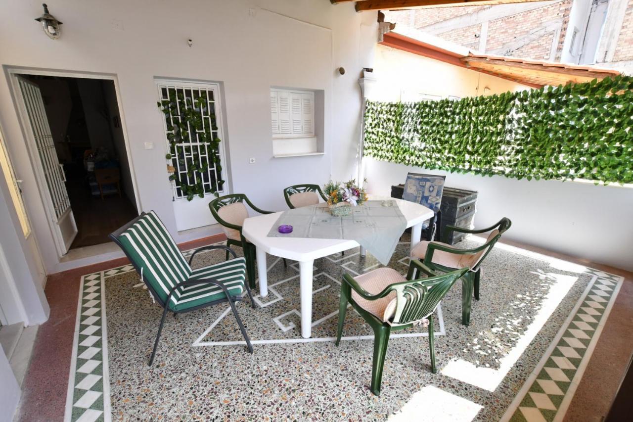 Downtown Loft Lägenhet Aigio Exteriör bild