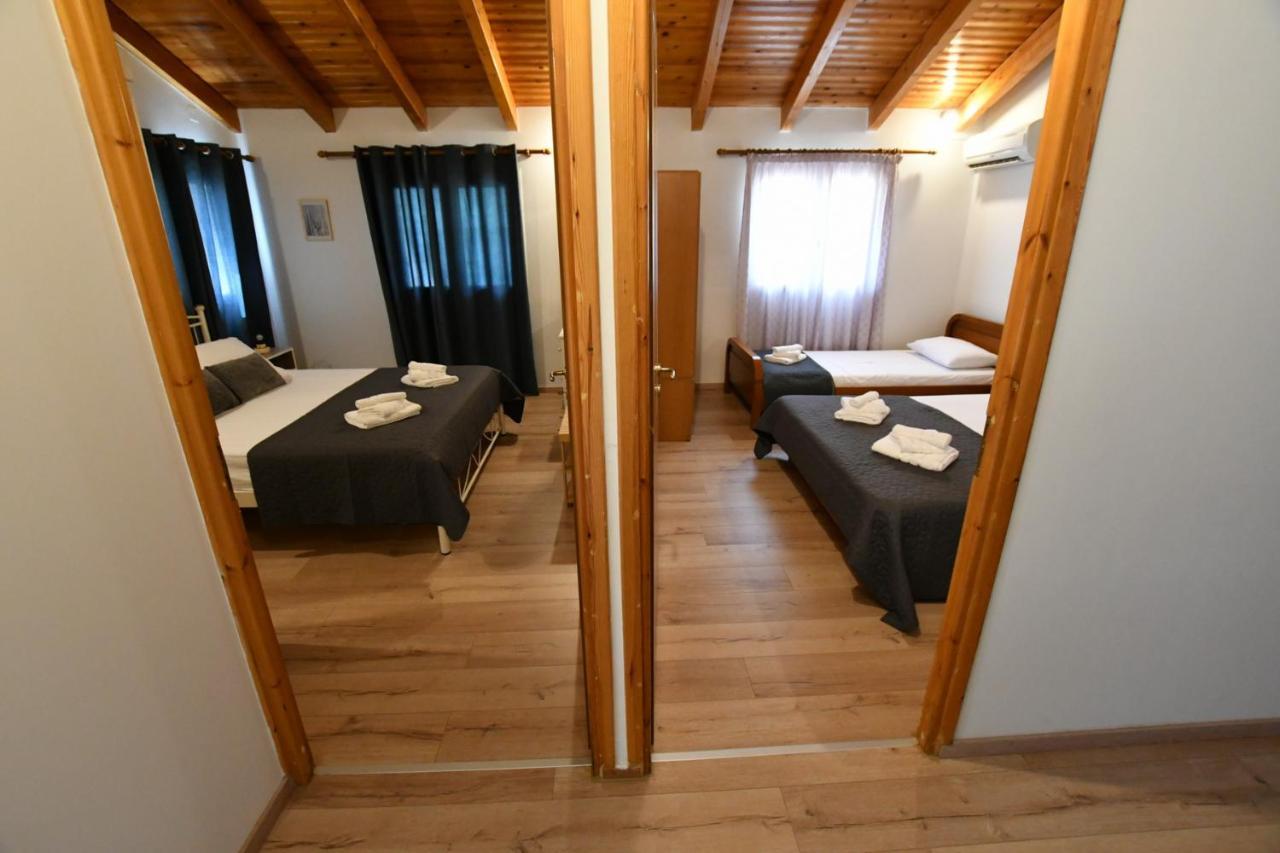 Downtown Loft Lägenhet Aigio Exteriör bild