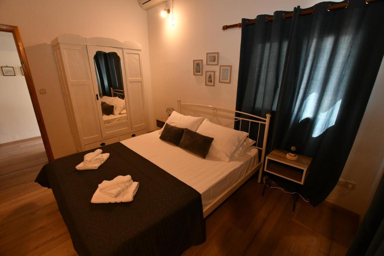 Downtown Loft Lägenhet Aigio Exteriör bild
