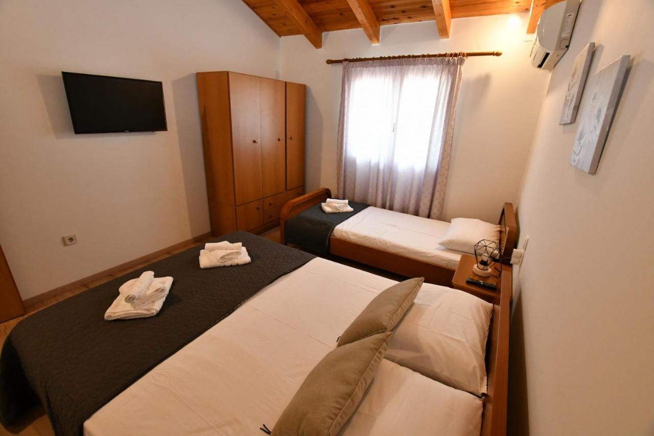 Downtown Loft Lägenhet Aigio Exteriör bild