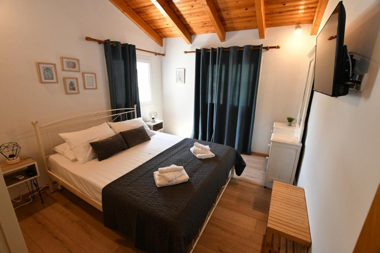 Downtown Loft Lägenhet Aigio Exteriör bild