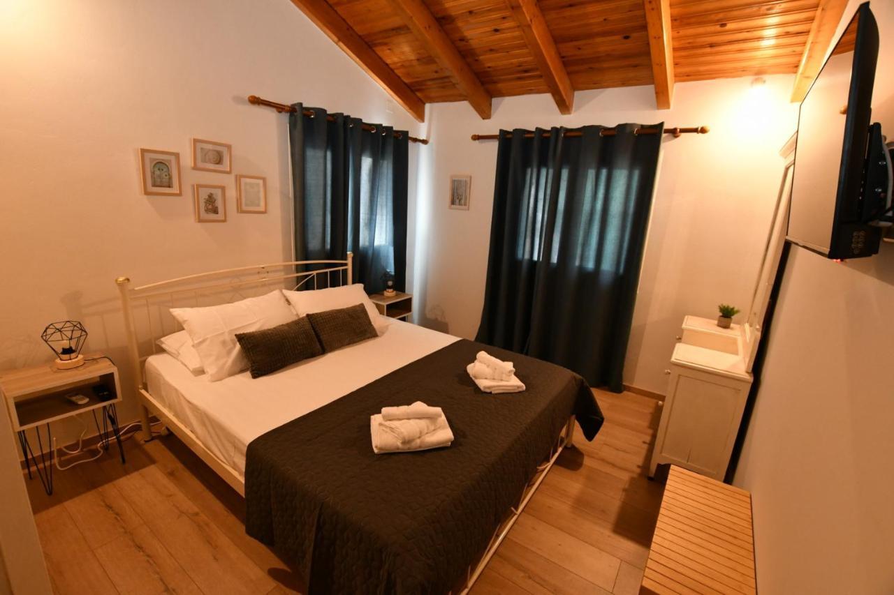 Downtown Loft Lägenhet Aigio Exteriör bild