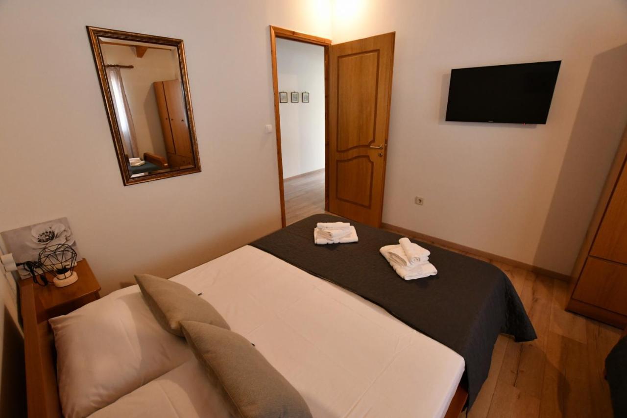 Downtown Loft Lägenhet Aigio Exteriör bild